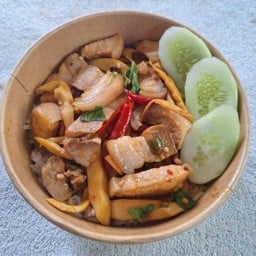 ผัดกะเพราสามชั้นหน่อไม้ ราดข้าว