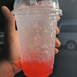 สตอเบอรี่โซดา