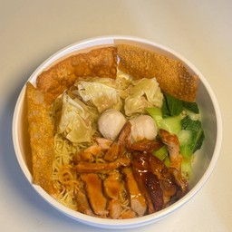 บะหมี่เกี๊ยวหมูแดง