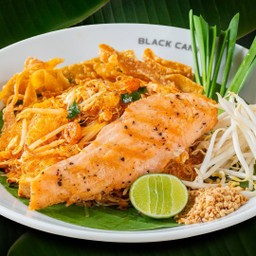 ผัดไทยวุ้นเส้นแซลมอนย่าง