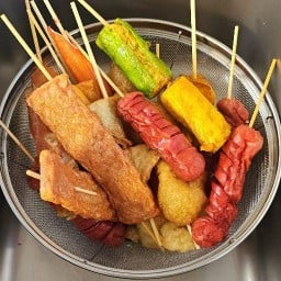 ลูกชิ้นทอดอาหมวย เซเว่นท่าแพ