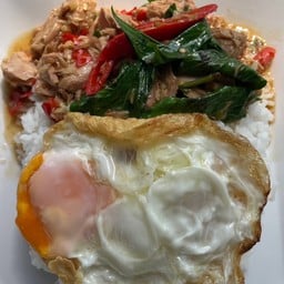 กะเพราทูน่าราดข้าว