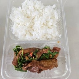 ข้าวกะเพราหมูทอด