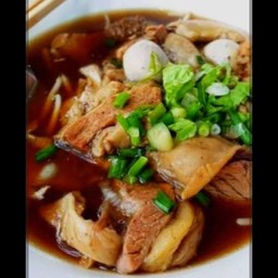 ก๋วยเตี๋ยวหมูตุ๋น