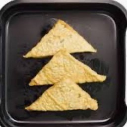 ฟองเต้าหู้สามเหลี่ยม 2 ชิ้น