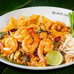 ผัดไทยพริกแห้งโหระพากุ้งสด