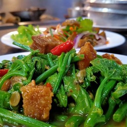 ฟักแม้วหมูกรอบ
