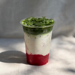 มัทฉะสตรอเบอร์รี่นมสด