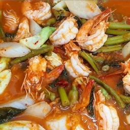 แกงส้มกุ้งผักรวม