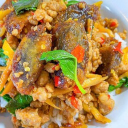 ข้าว+กระเพราไข่เยี่ยวม้า