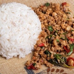 ข้าวกะเพราคั่วพริกแห้ง แมวร้องไห้