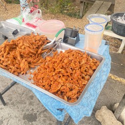 แอนนี่  ไก่เขย่า