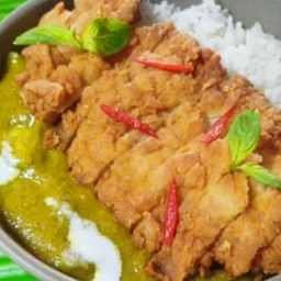 ข้าวหมูทอด+แกงเขียวหวานใส่ถั่วลันเตา