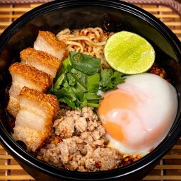 ร้านมาม่าหมูกรอบต้มยำ