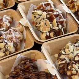 ข้าว - ขนม(ข้าวหน้าทะเลดอง-ขนมครอฟเฟิล)