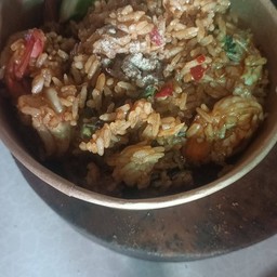 ข้าวคลุกกระเพราทะเล