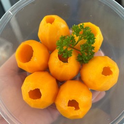 อังสนา ผลไม้สดพร้อมทาน (ข้างร้านจานใหญ่)