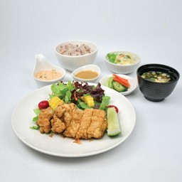 ไก่บ้านทอดราดซอสตาต้า(ชิกเก้นันบัง)