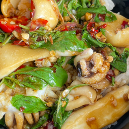 ข้าวกะเพราปลาหมึก