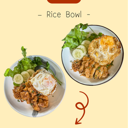 ข้าวหมูสามชั้นทอดราดซอสน้ำปลา HH