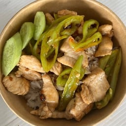 ข้าวผัดพริกหยวกไก่