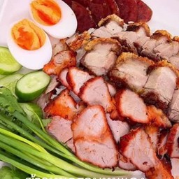 ข้าวหมูกรอบหมูแดง