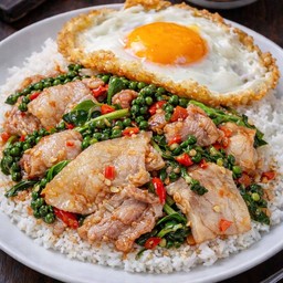 ข้าวผัดขี้เมาหมูสามชั้นสไลด์