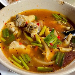 ต้มแซ่บตีนไก่