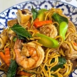 หมี่เหลืองใต้ผัดซีอิ๋ว