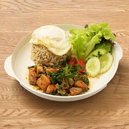 กะเพราแซลมอนธรรมชาติ ไข่ดาวแม่ไก่อารมณ์ดี