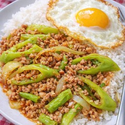 ข้าวผัดพริกหยวกหมูสับ