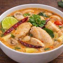 ต้มยำปีกกลางไก่