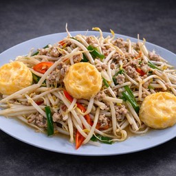 ถั่วงอกผัดเต้าหู้ไข่หมูสับ