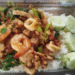 เจ๊กิ่งกะเพราจานโต