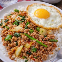 ข้าวผัดพริกเผาหมูสับ