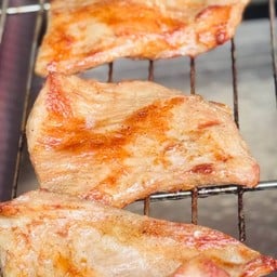 เรื่องหมูหมู แมลงทอด by ครัวบ้าน ทหารนัท