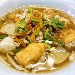 ก๋วยเตี๋ยวแคะ ป้าแดง