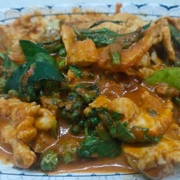 ผัดเผ็ดไก่ชิ้น