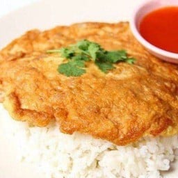 ข้าวไข่เจียวทรงเครื่องฟูนุ่ม&เครื่องดื่มกาแฟ นพวัณย์แมนชั่น