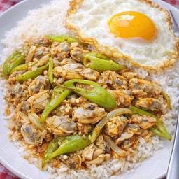 ข้าวผัดพริกหยวกหอยลาย