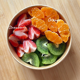 สตรอเบอร์รี่นำเข้า x ส้มเนื้อเยลลี่ x กีวี่สีเขียว