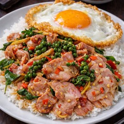 ข้าวผัดขี้เมาเบคอน