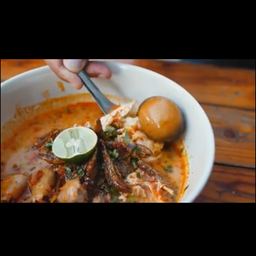 โจ๊กต้มยำปลากรอบไข่เยี่ยวม้า พิเศษ