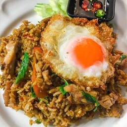 ข้าวคลุกผัดกะเพราหมูสับ ไข่ดาว