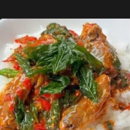 [อร่อยซ่ากับโค้ก] ข้าวกระเพราปลากระป๋อง +  โค้ก ไม่มีน้ำตาล (ขวด) 