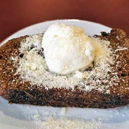 Pinki's Deli เอกมัย