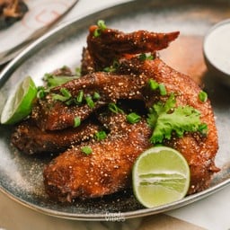 Chicken Wings BBQ ปีกไก่คัดพิเศษ หมักจนซึมเข้าเนื้อ ย่างและเคลือบด้วยซอส BBQ  