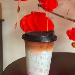 นมสดสตอเบอรี่ชาไทย