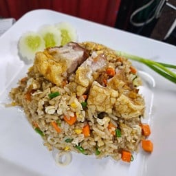 ข้าวผัดหมูกรอบ