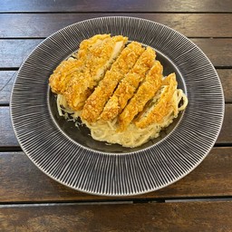 พาสต้าไวท์ครีมซอสไก่ทอด